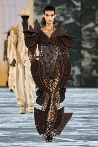 Look 4
